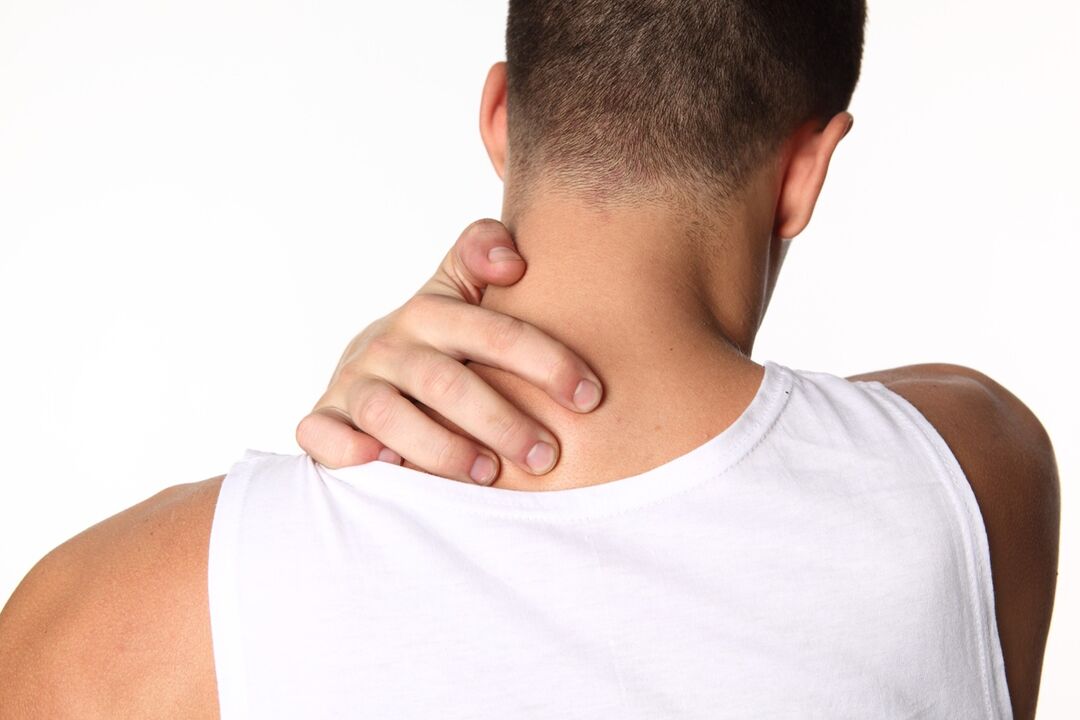 Шейный остеохондроз сопровождается дискомфортом и болевыми ощущениями в шее